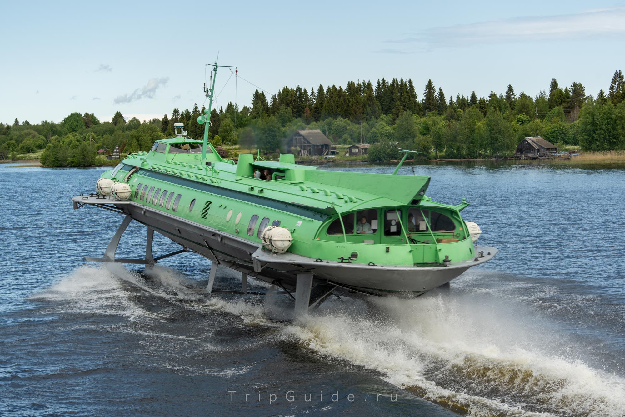 Из Петрозаводска в Кижи на теплоходе на подводных крыльях Из Петрозаводска в Кижи на теплоходе на подводных крыльях