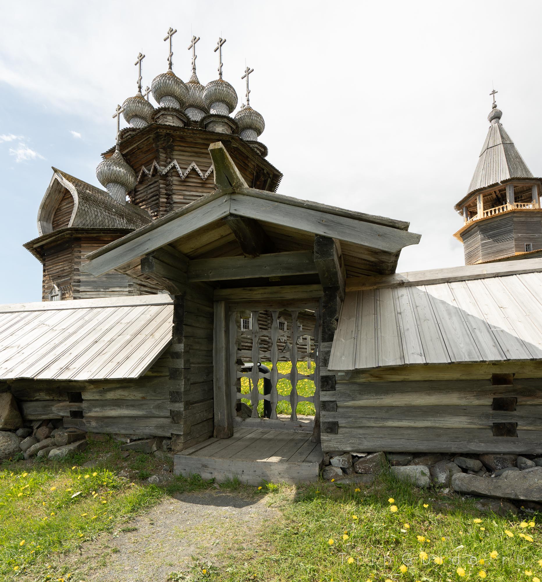 Калитка в ограде Кижского погоста Калитка в ограде Кижского погоста