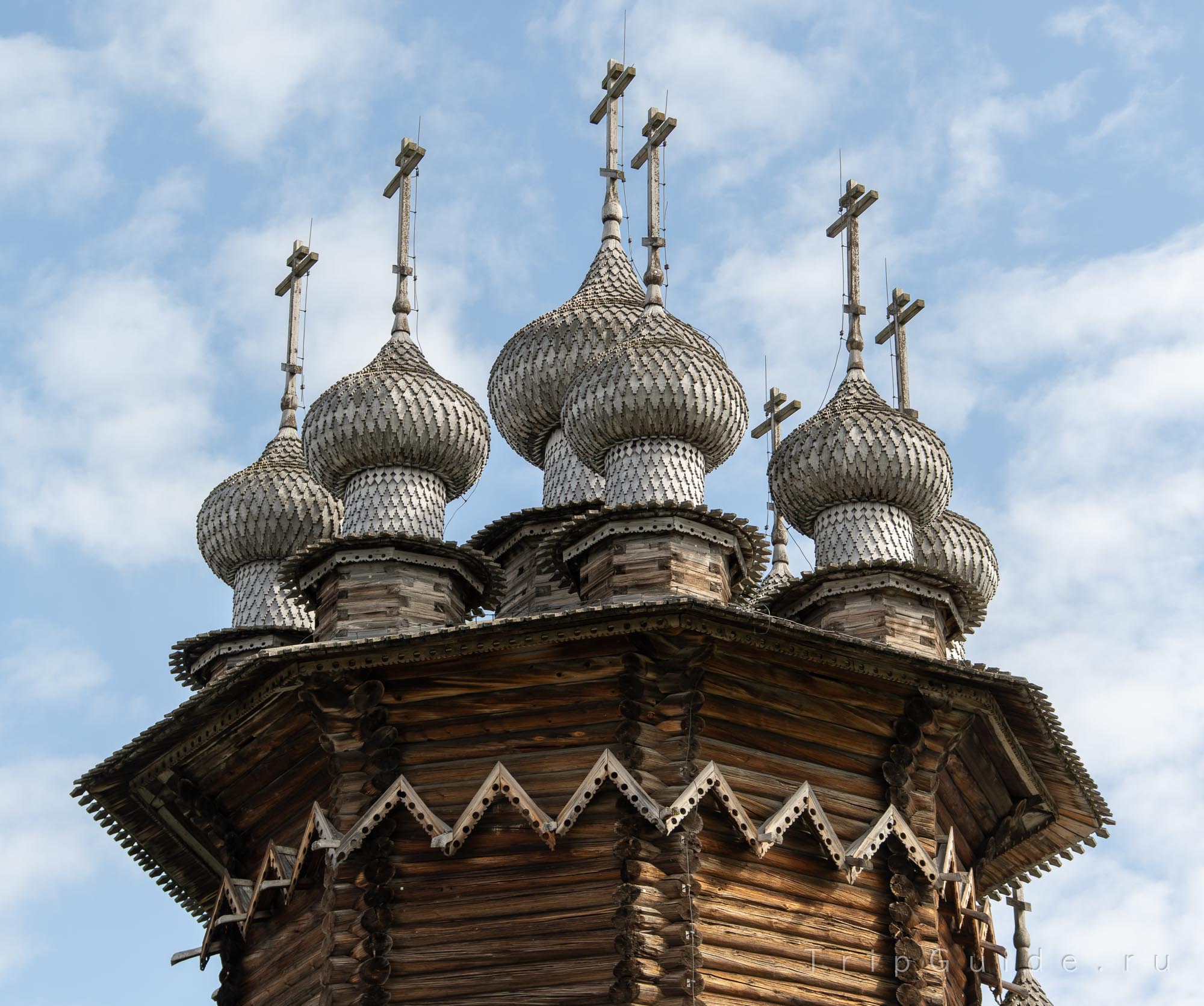 Купола Покровской церкви на острове Кижи Купола Покровской церкви на острове Кижи