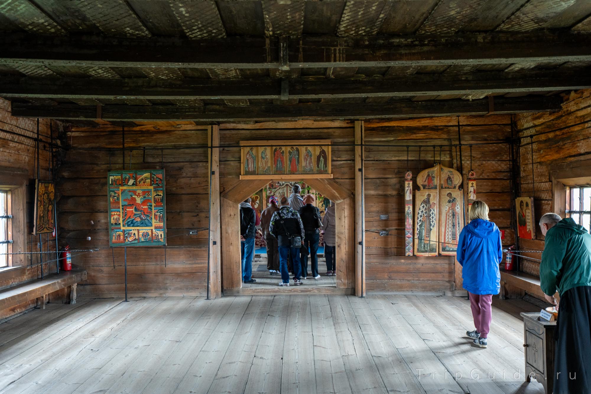 Покровская церковь внутри, Кижи Покровская церковь внутри, Кижи