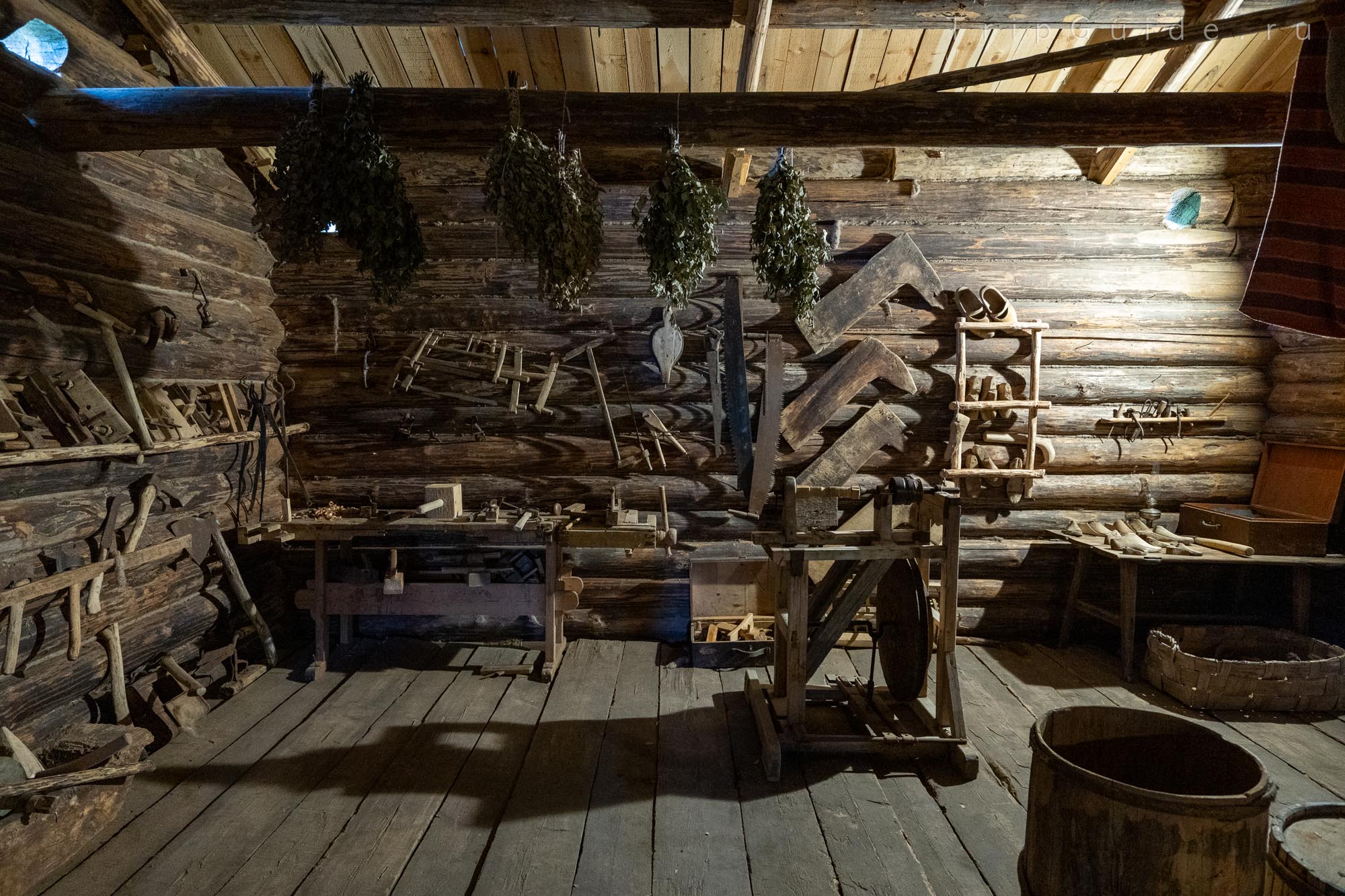 Старинная мастерская в доме крестьянина, Мандроги Старинная мастерская в доме крестьянина, Мандроги