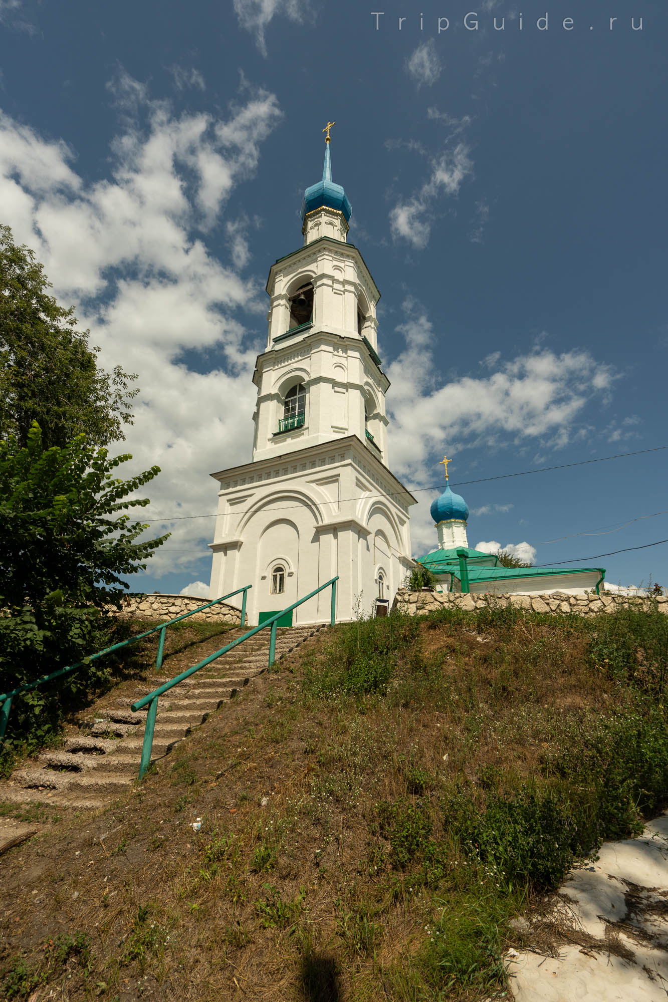 Вид на колокольню Никольской церкви