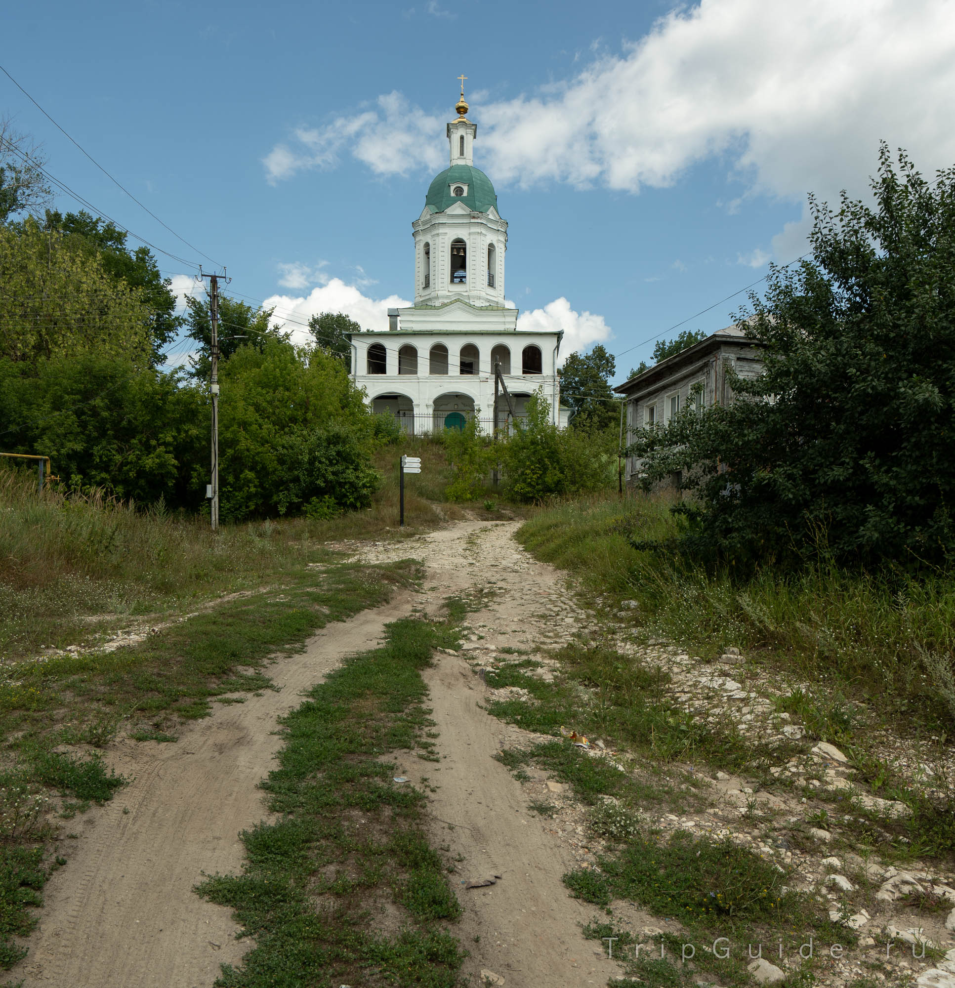 Вид на Троицкую церковь