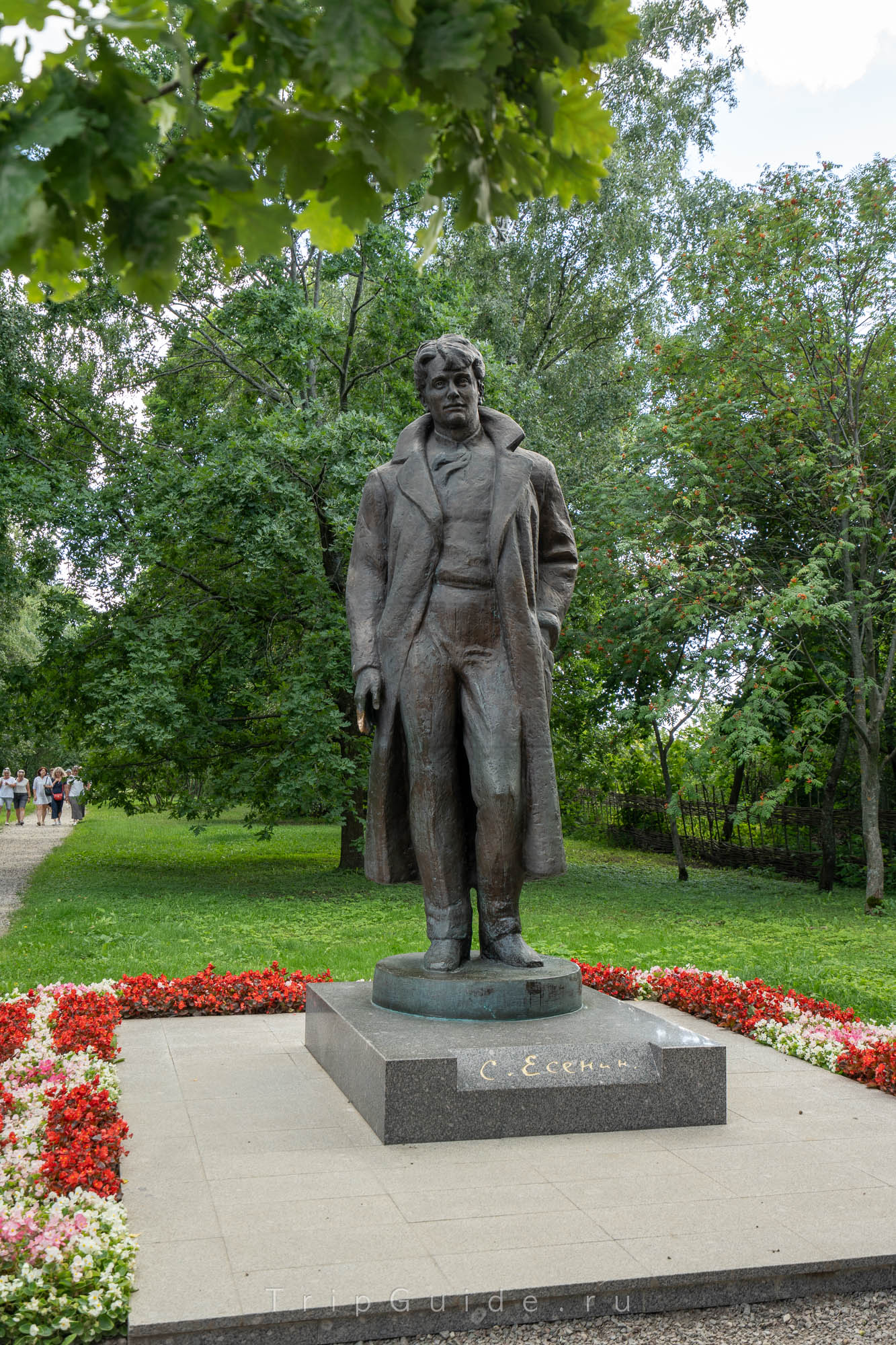 Памятник Сергею Есенину в Константиново