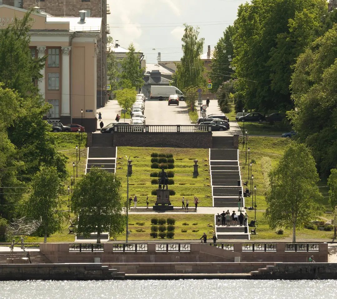 Лестница к набережной в Петрозаводске