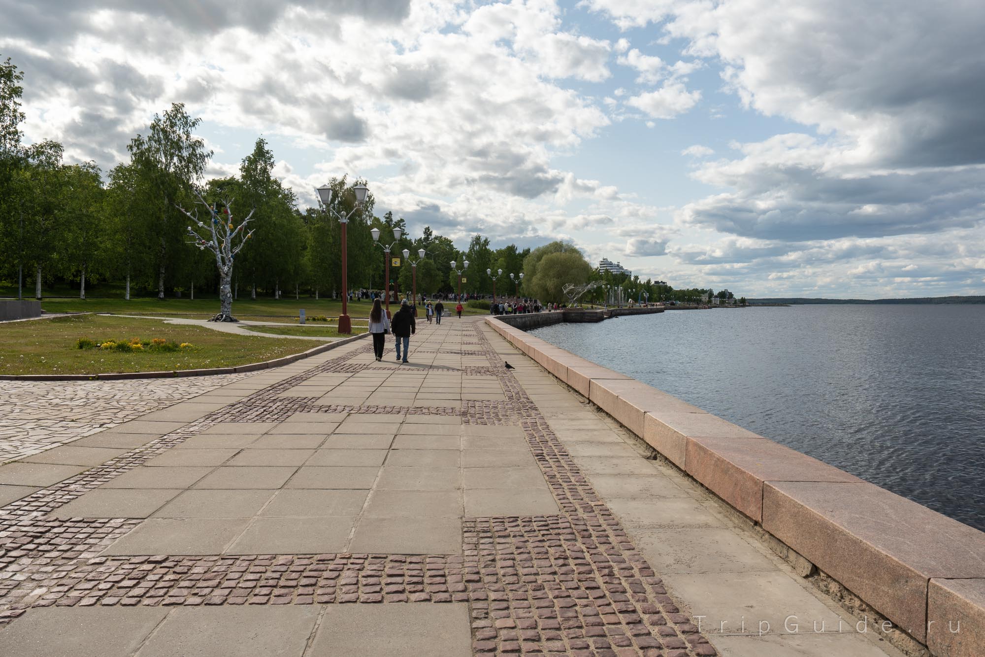 Онежская набережная в Петрозаводске Онежская набережная в Петрозаводске