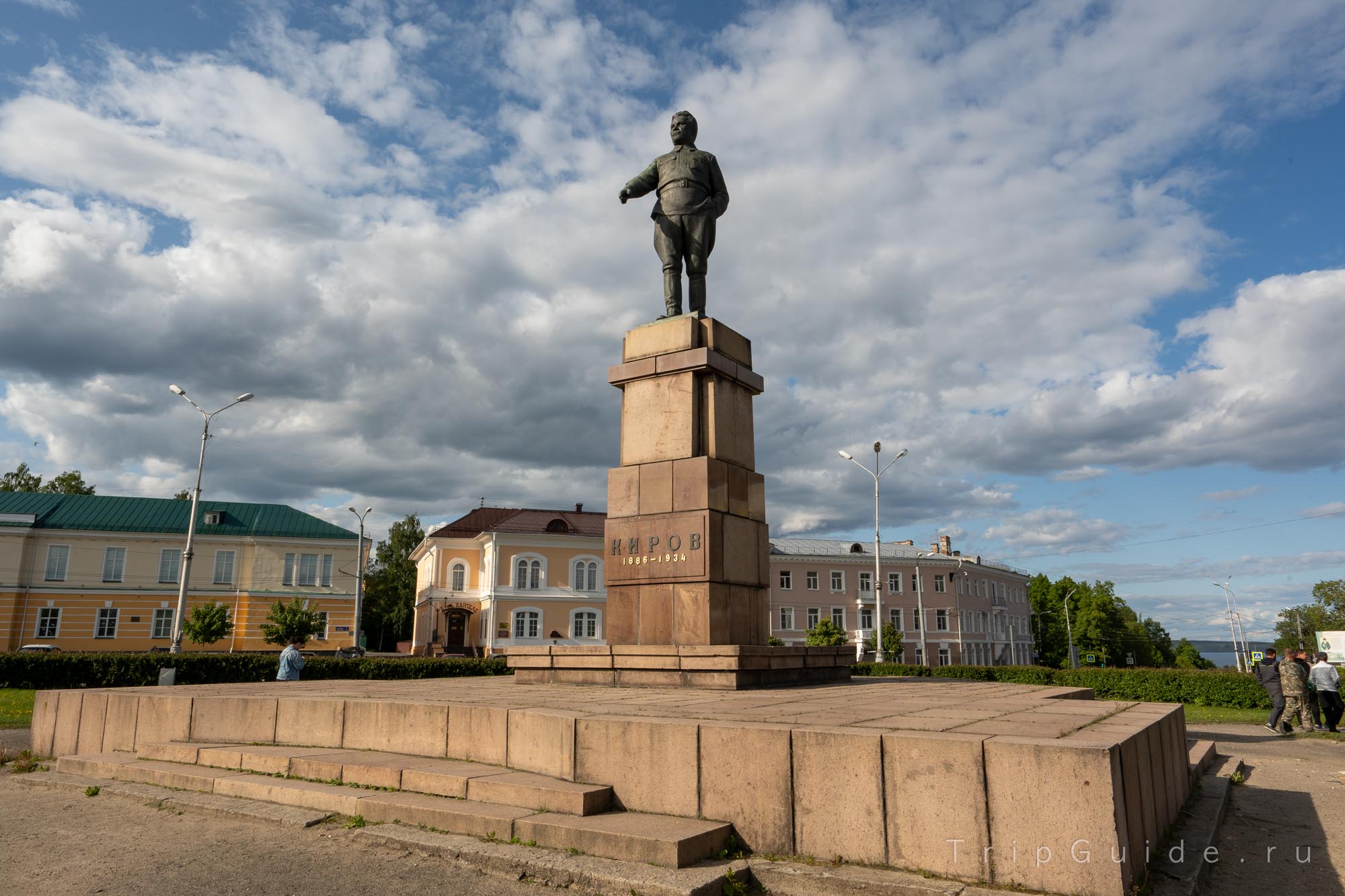 Памятник Кирову в Петрозаводске Памятник Кирову в Петрозаводске