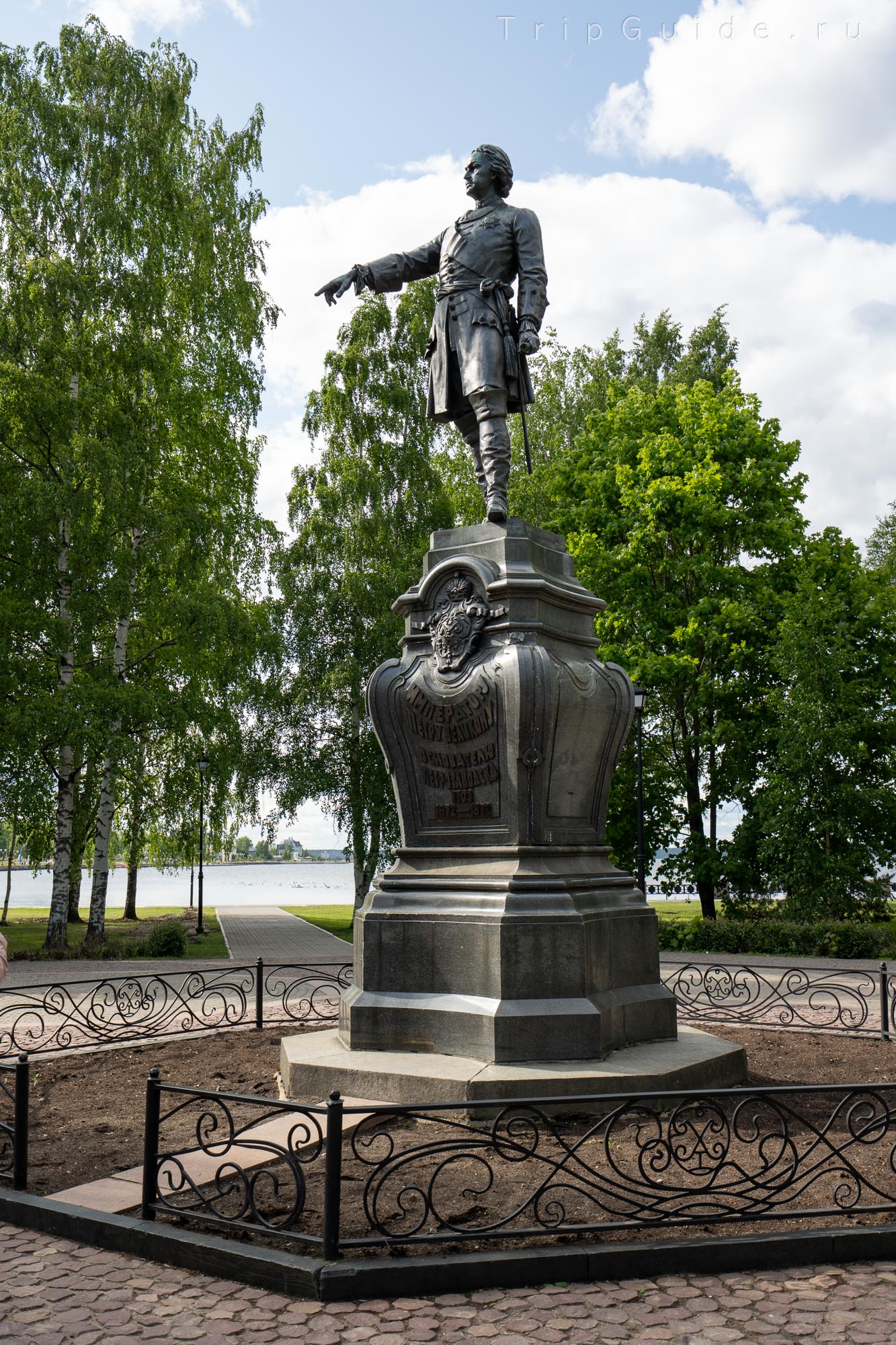 Памятник Петру Первому, Петровский сквер в Петрозаводске Памятник Петру Первому, Петровский сквер в Петрозаводске