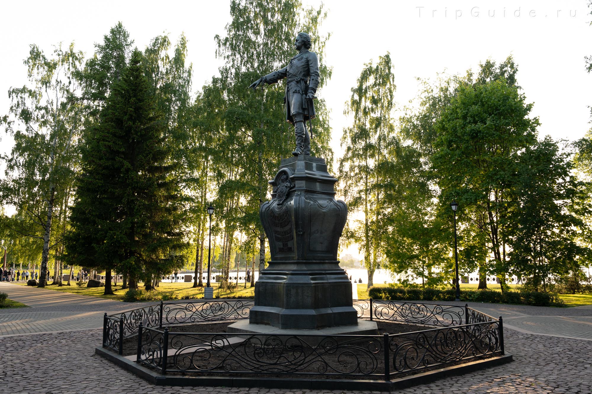 Петровский сквер в Петрозаводске Петровский сквер в Петрозаводске