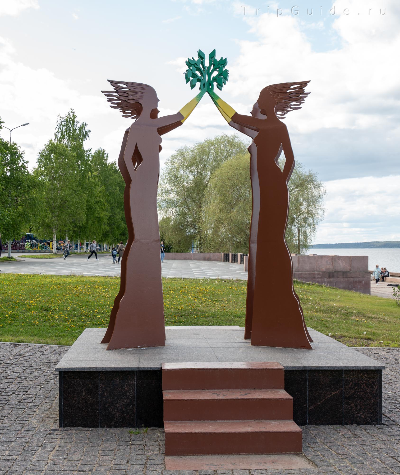 Скульптура «Место встречи» в Петрозаводске Скульптура «Место встречи» в Петрозаводске