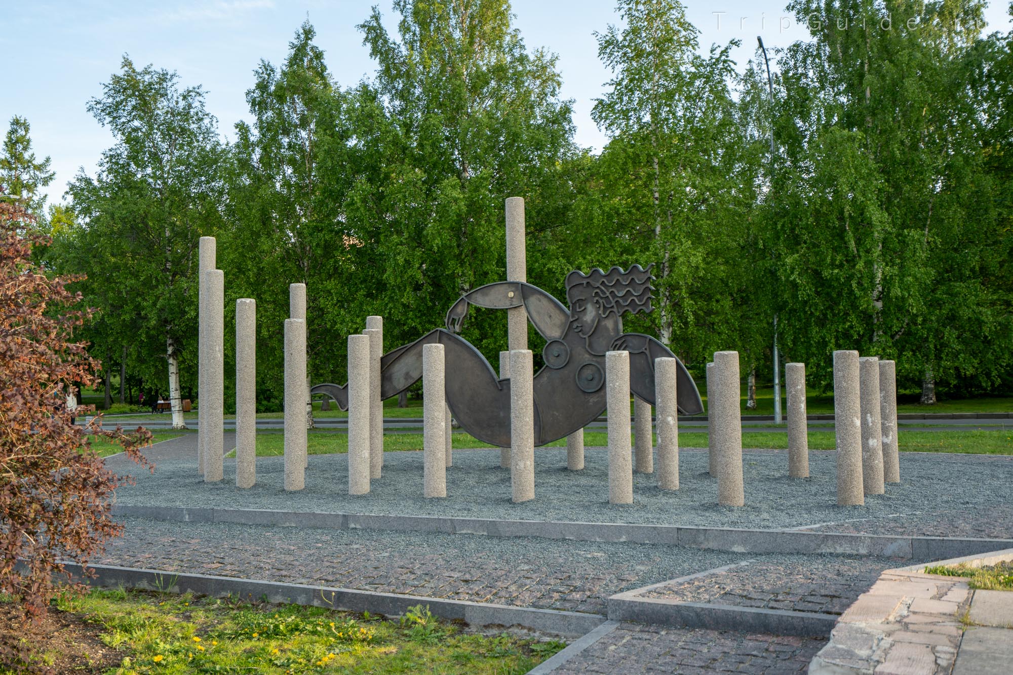 Скульптура «Спящая красавица» на набережной в Петрозаводске Скульптура «Спящая красавица» на набережной в Петрозаводске