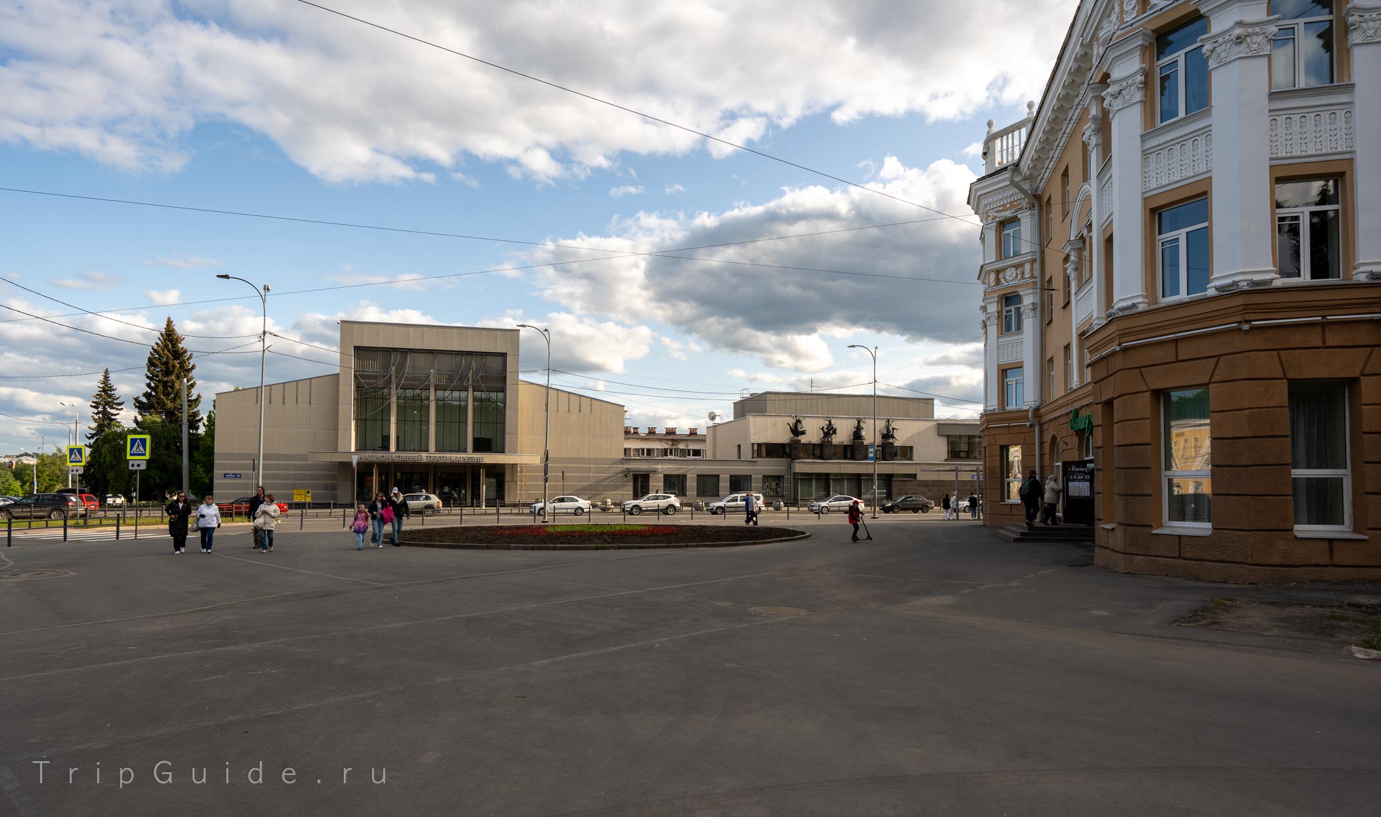 Театральная площадь в Петрозаводске Театральная площадь в Петрозаводске