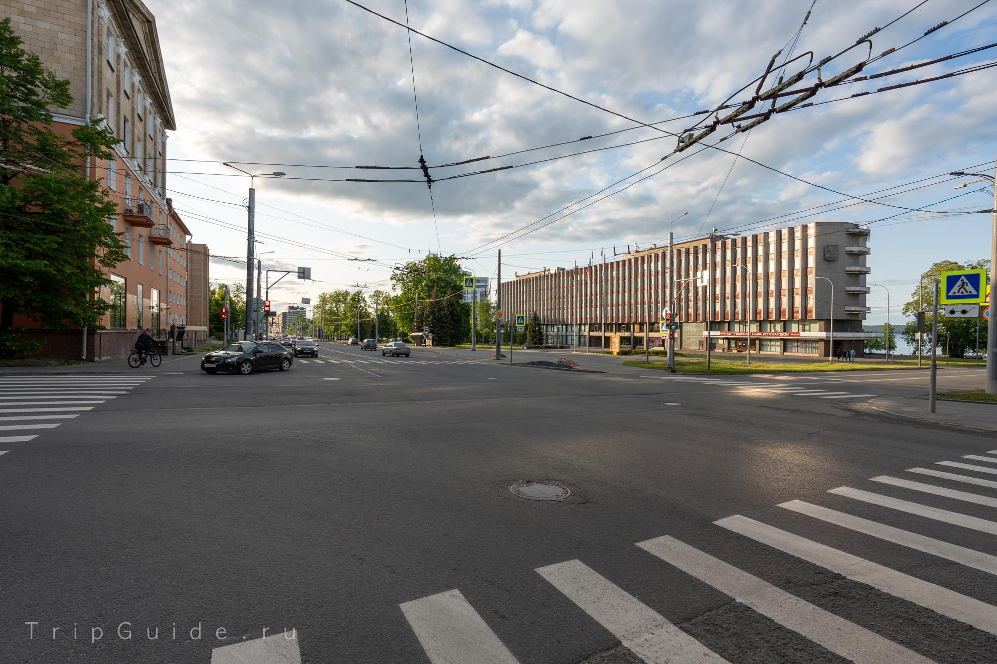 Улица Куйбышева и здание Администрации Петрозаводского городского округа Улица Куйбышева и здание Администрации Петрозаводского городского округа
