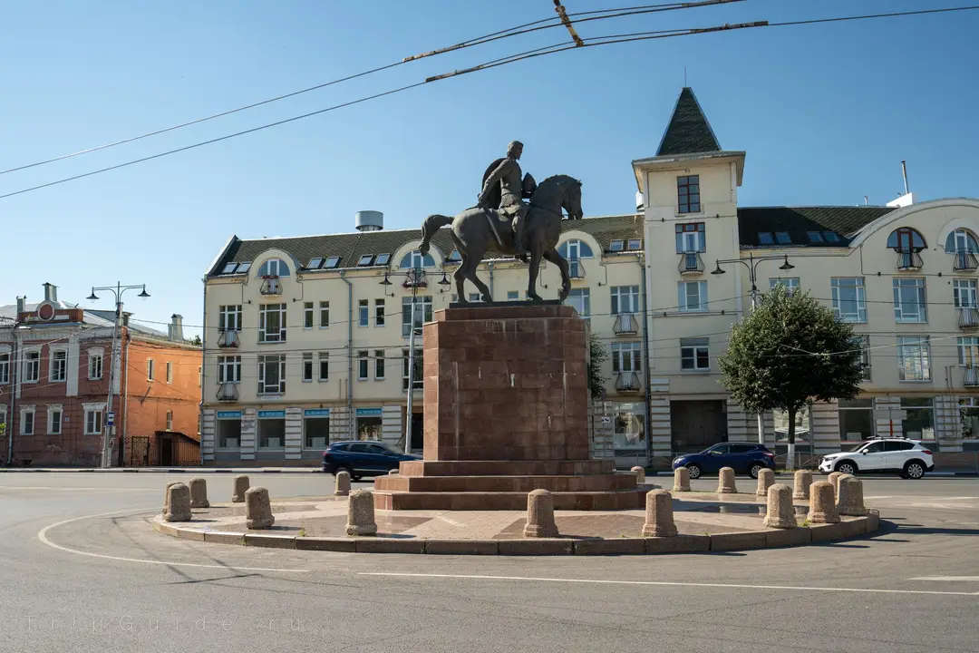 Памятник Олегу Рязанскому Памятник Олегу Рязанскому