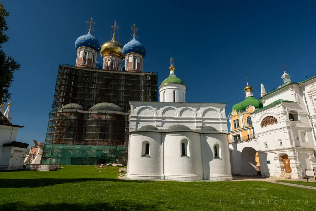 Архангельский и Успенский соборы Архангельский и Успенский соборы