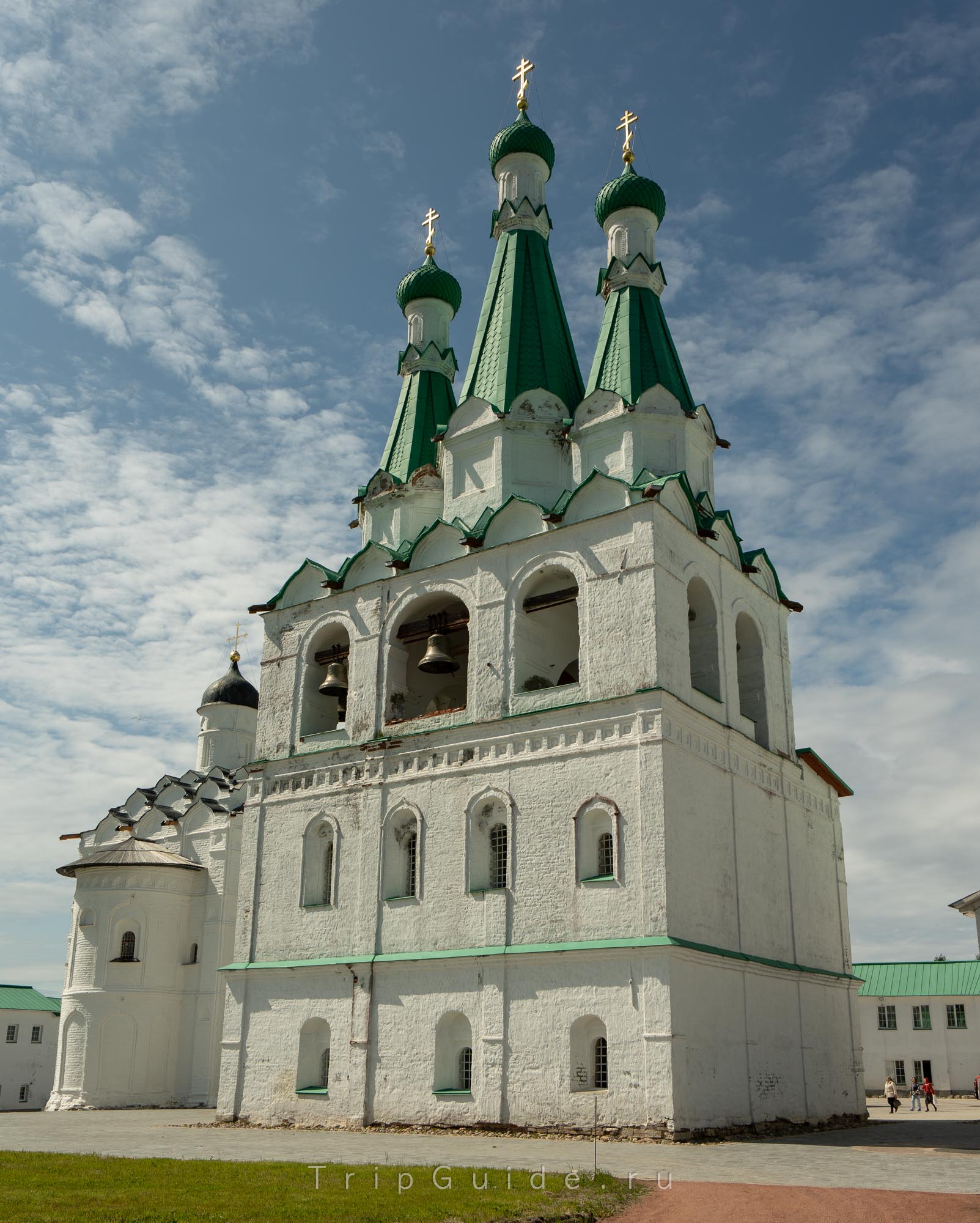 Колокольня в Троицкой части Александро-Свирского монастыря Колокольня в Троицкой части Александро-Свирского монастыря