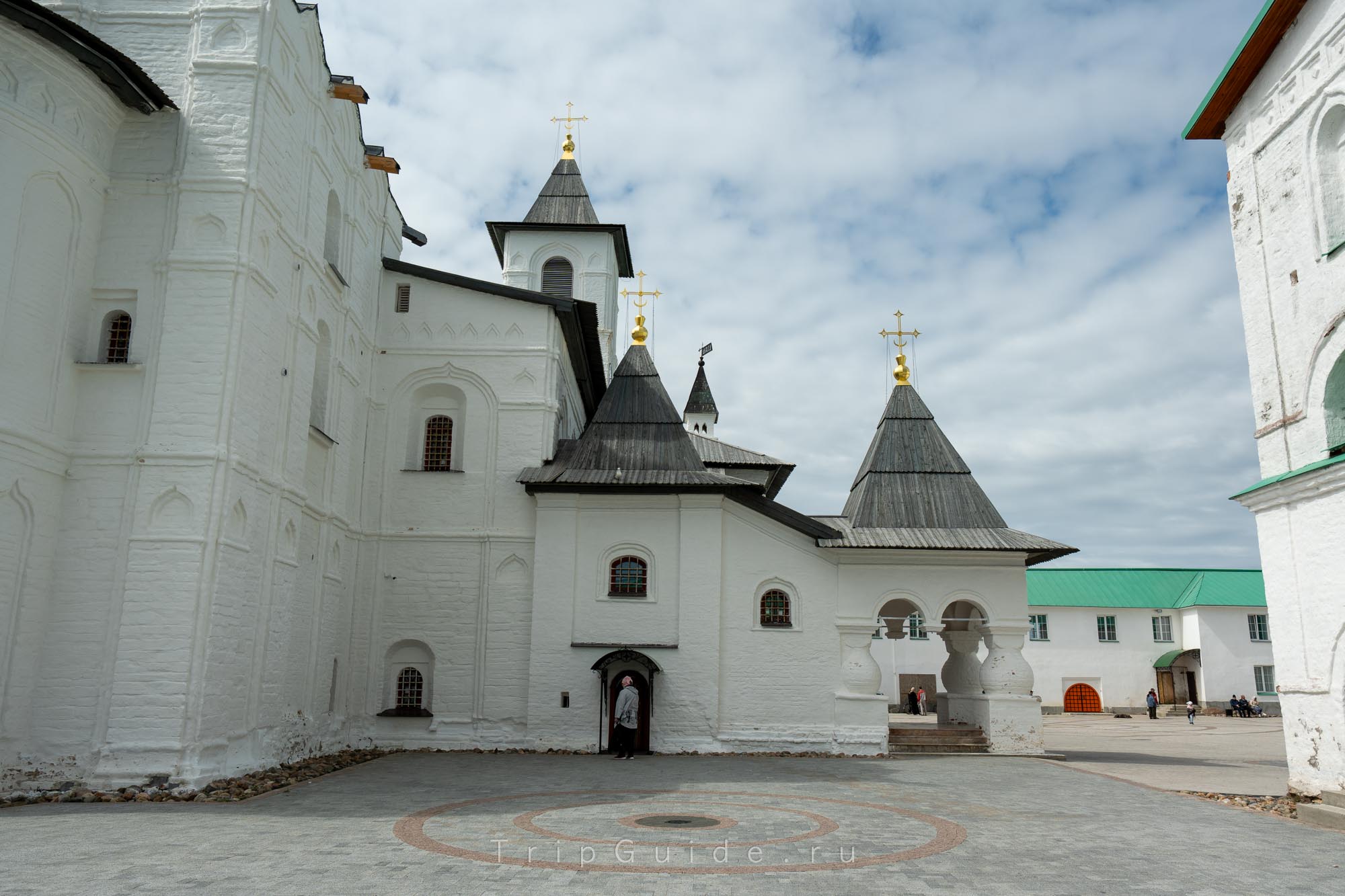 Красивая лестница в трапезную, Александро-Свирский монастырь Красивая лестница в трапезную, Александро-Свирский монастырь