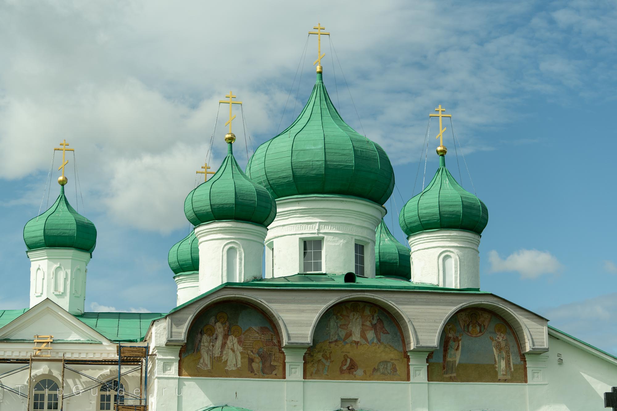 Купола Преображенского собора в Александро-Свирском монастыре Купола Преображенского собора в Александро-Свирском монастыре