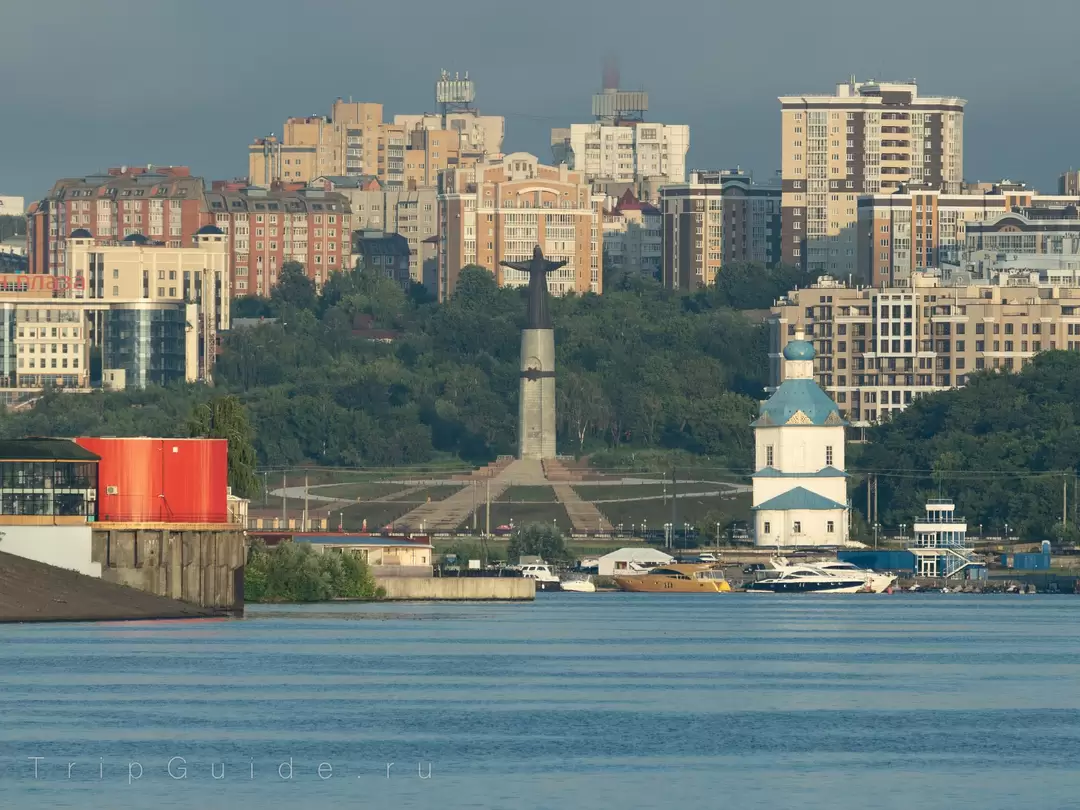 Чебоксары, скульптура Мать-покровительница Чебоксары, скульптура Мать-покровительница