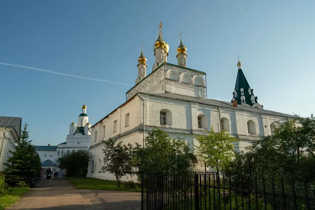 Макарьевский монастырь, Успенский трапезный храм с колокольней