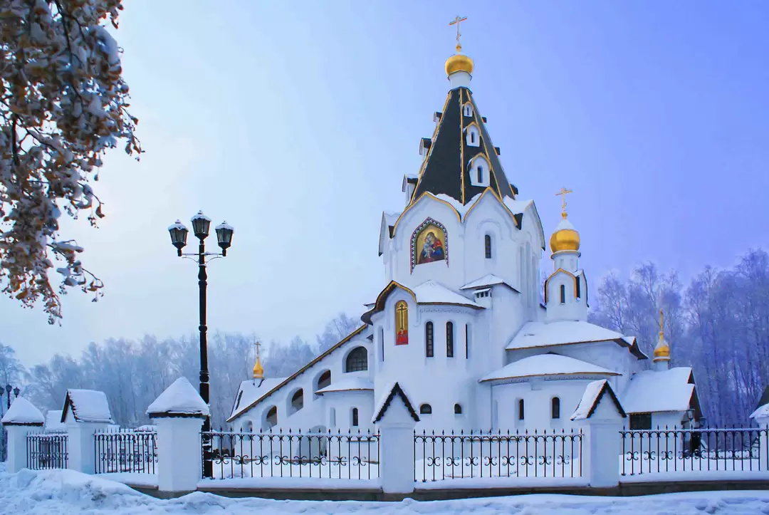 Храм, зима