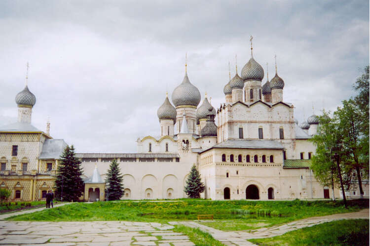 Соборная площадь ростов великий фото