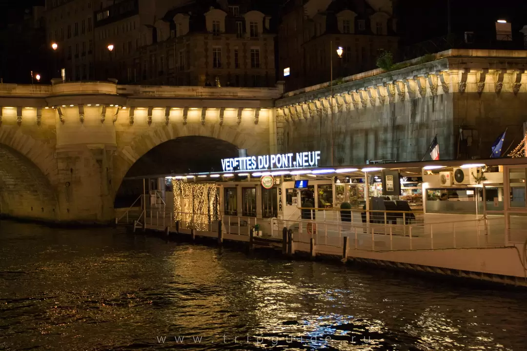 Причал прогулочных теплоходов du Pont Neuf Причал прогулочных теплоходов du Pont Neuf